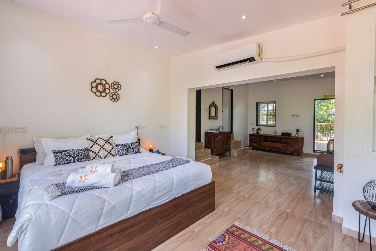 Saffronstays Vyom Farms คาร์จัต ภายนอก รูปภาพ