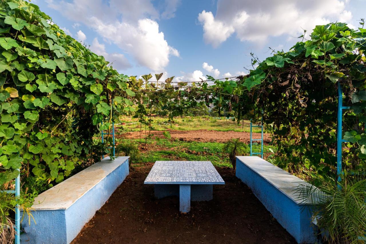 Saffronstays Vyom Farms คาร์จัต ภายนอก รูปภาพ